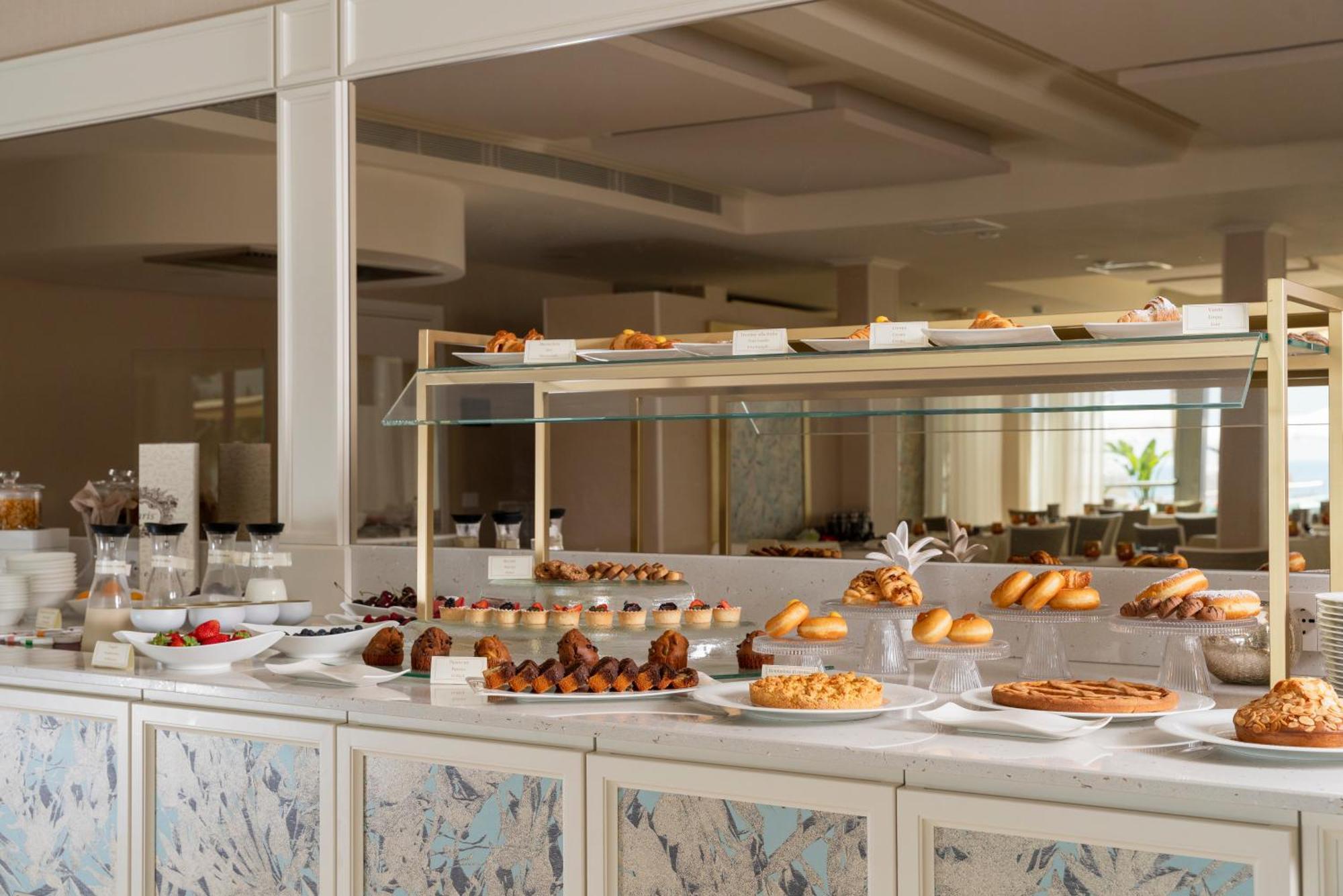 Riviera Resort Hotel Lignano Sabbiadoro Kültér fotó